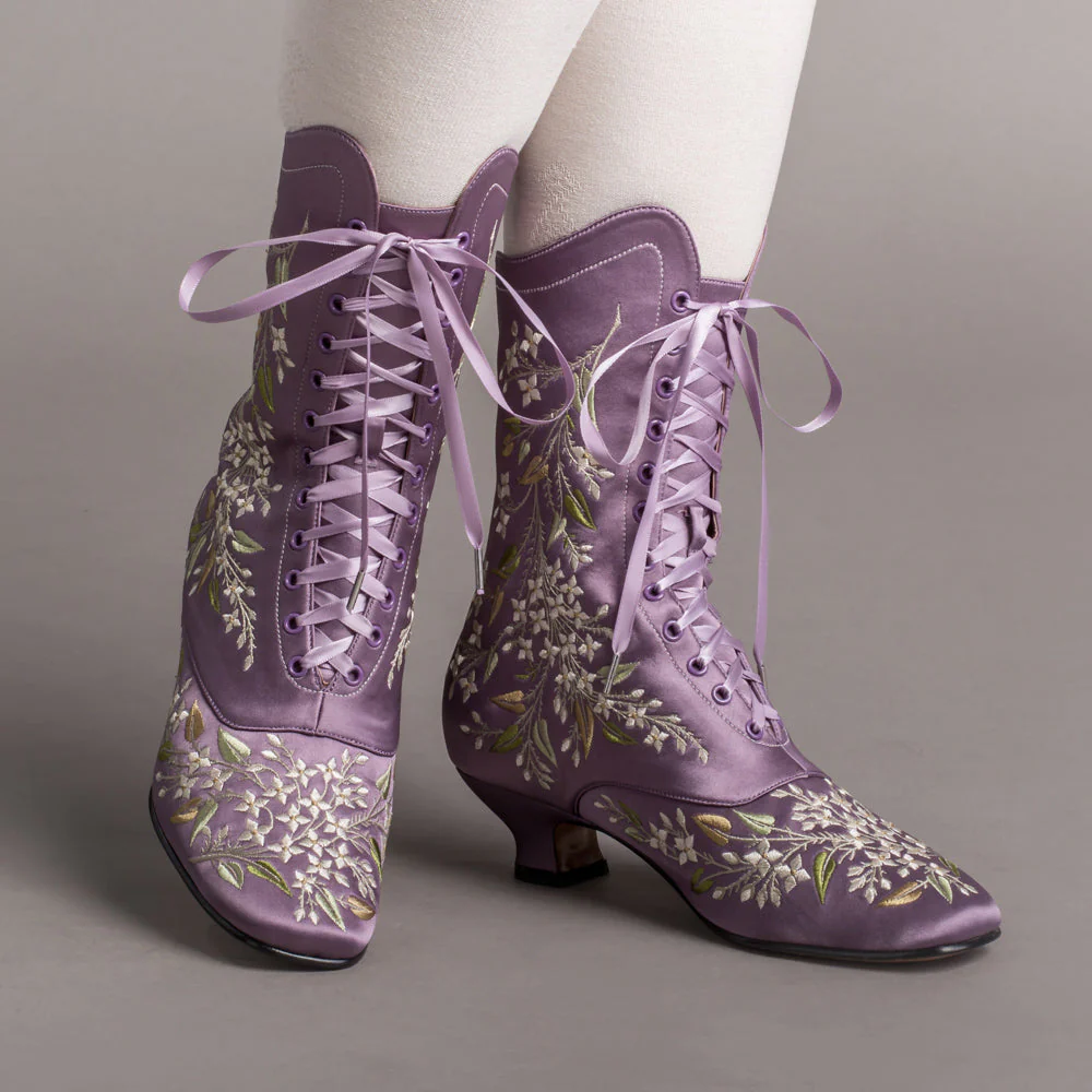 Flora Embroidered Boots Wide (Lavender)