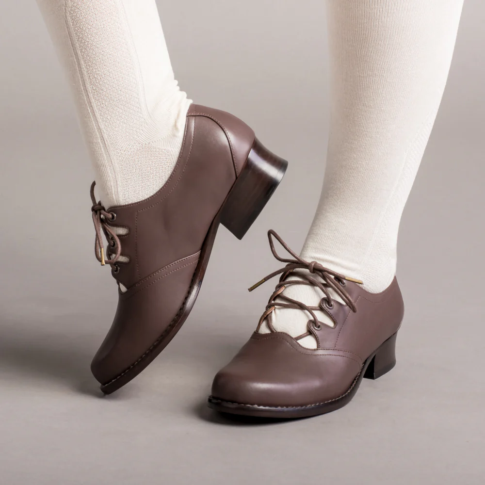 Ghillie Vintage Lace-Up Shoes (Brown) - Image 2