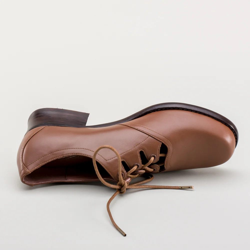 Ghillie Vintage Lace-Up Shoes (Tan) - Image 16
