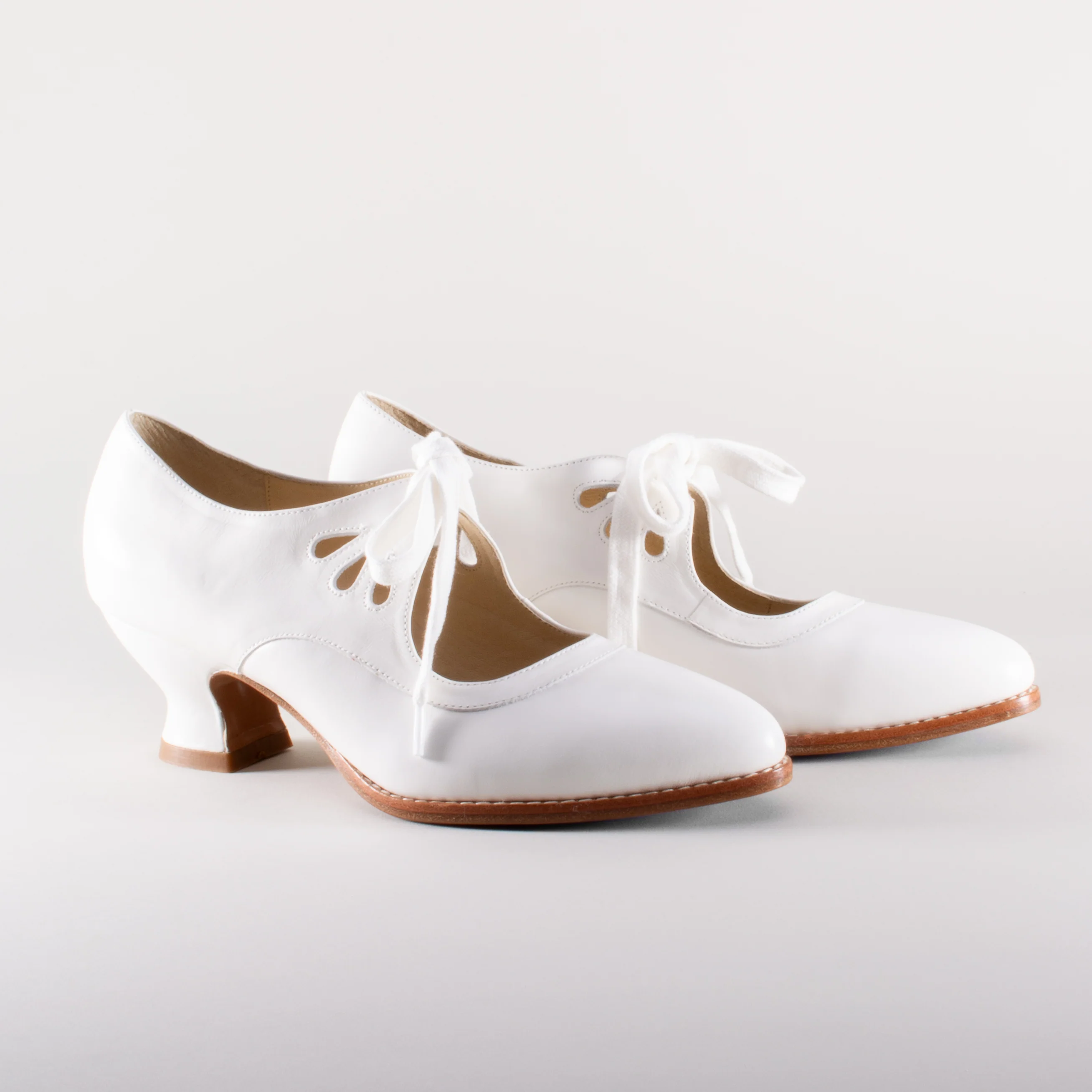 Gibson Edwardian Leather Shoes (Soft Ivory) - Image 6