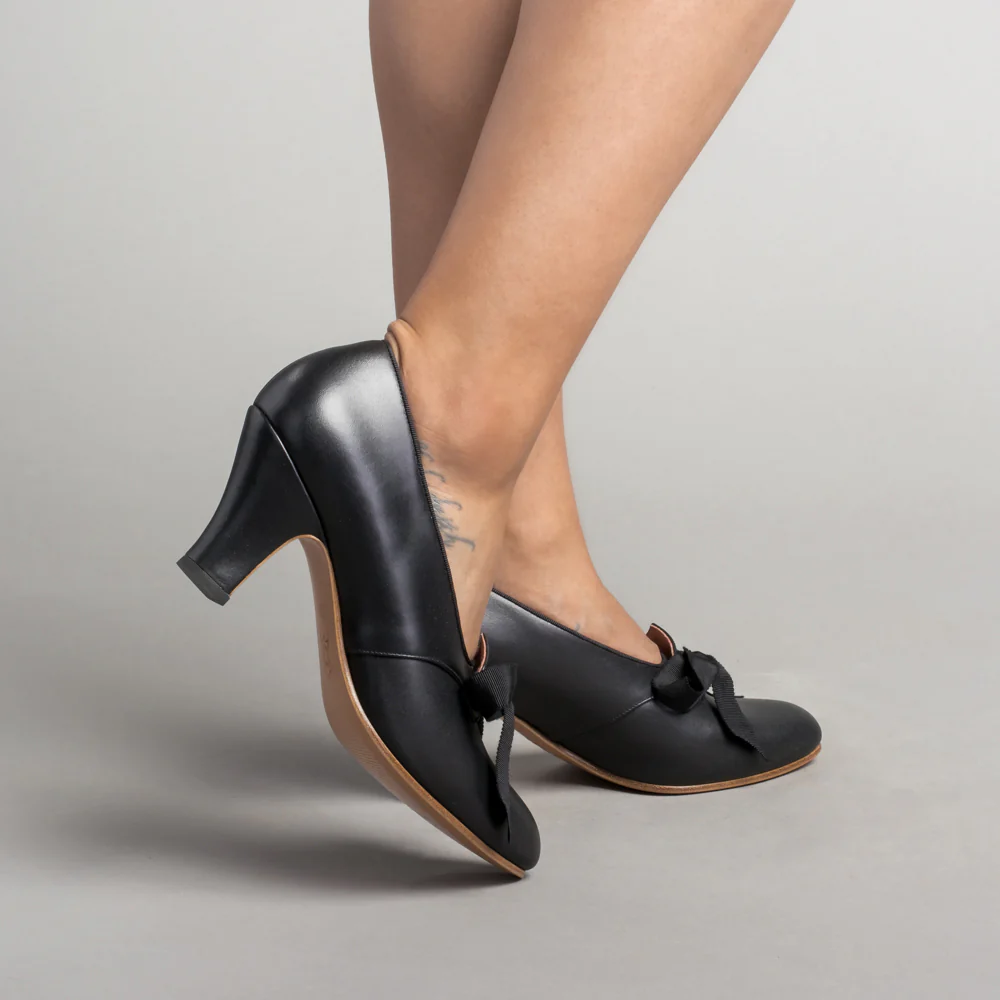 Hazel Women's Vintage Pumps (Black) - Image 3